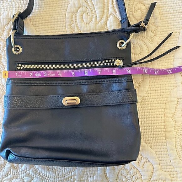 FAUX leather classic black crossbody bag with lots of pockets - Picture 2 of 6